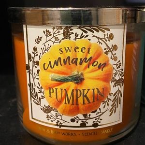 Bath & Body Works Candle: Sweet Cinnamon Pumpkin 🎃